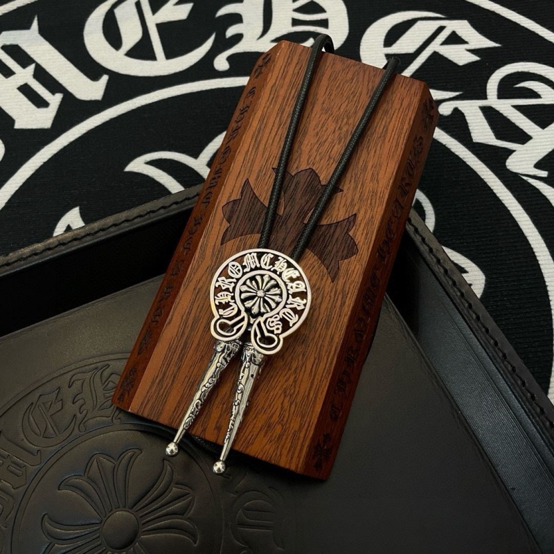 Ch*0me He**ts necklaces